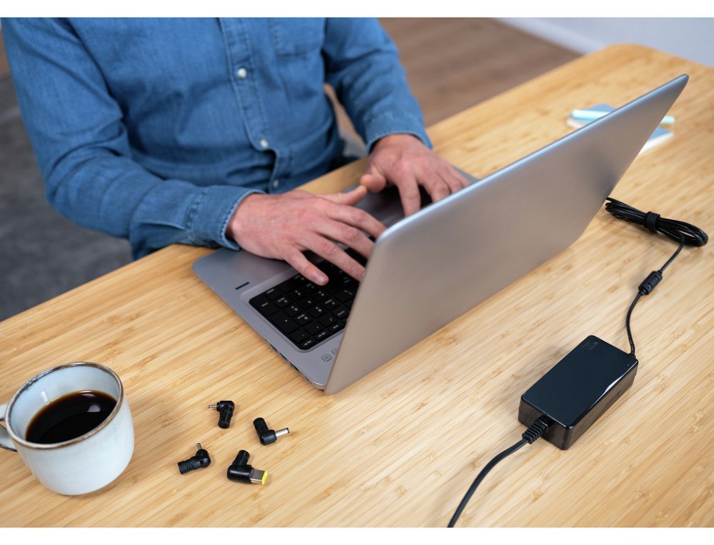 ADAPTADOR DE CORRIENTE TRUST PRIMO UNIVERSAL PARA PORTATIL CHARGER 19V-70W CON 6 CONECTORES