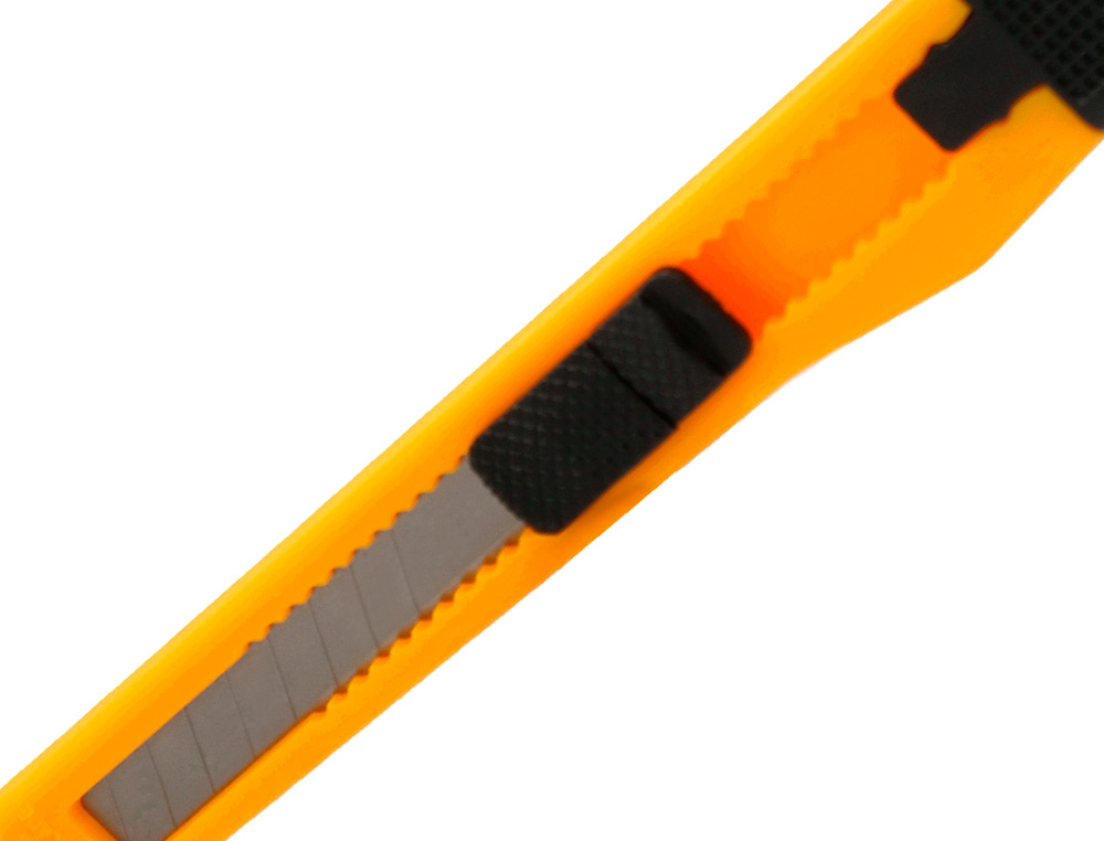 CUTER Q-CONNECT PLASTICO ESTRECHO CUCHILLA 9 MM XD-05