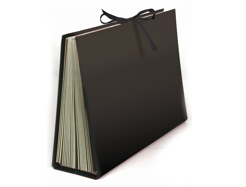 CARPETA FUELLE LIDERPAPEL CUARTO CARTON FORRADO NEGRA