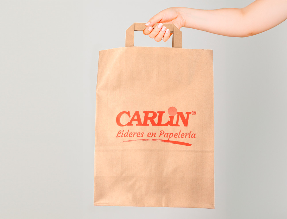BOLSA KRAFT VERJURADO ASA PLANA CARLIN 32X12X41 CM 90 GR CAJA DE 250 UNIDADES